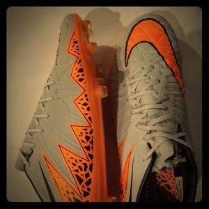 Nike hyper venom phinish top model